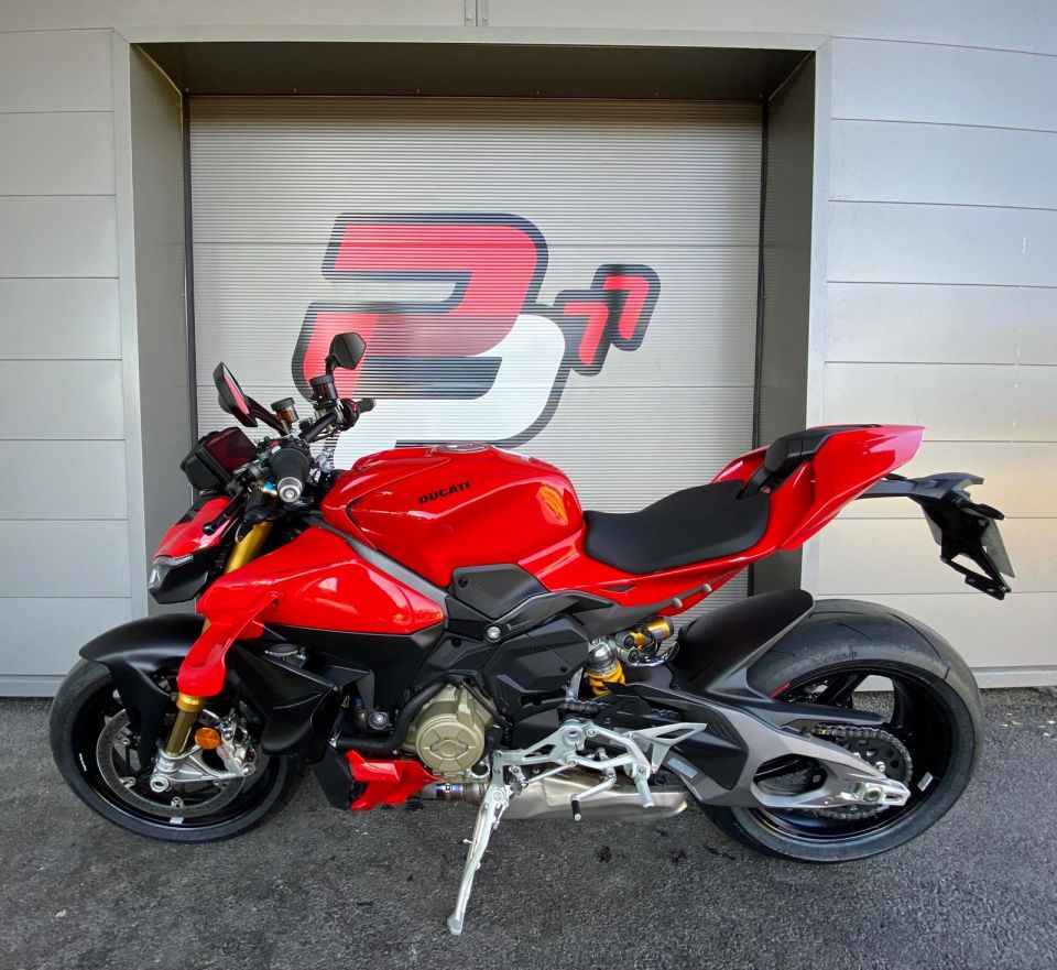 DUCATI STREETFIGHTER V4S 4