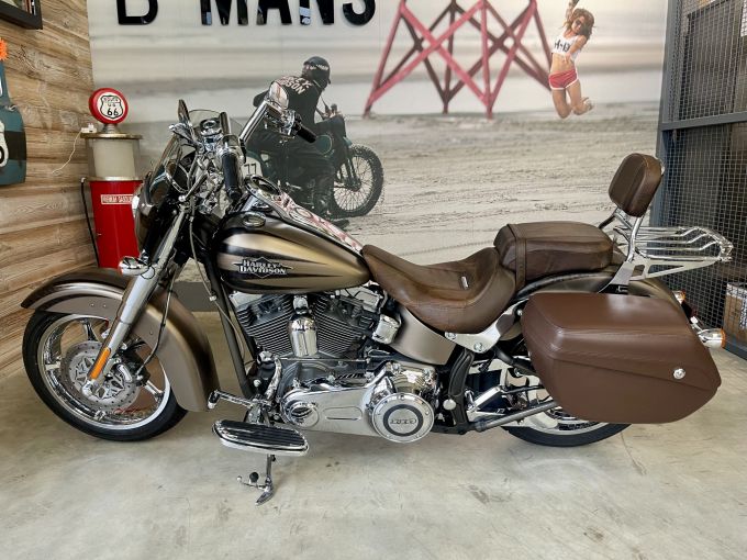 HARLEY-DAVIDSON SOFTAIL CONVERTIBLE 1800 CVO 4