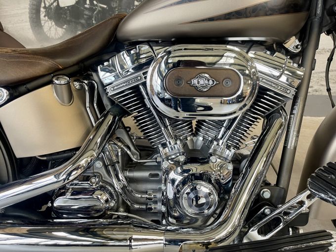 HARLEY-DAVIDSON SOFTAIL CONVERTIBLE 1800 CVO 4