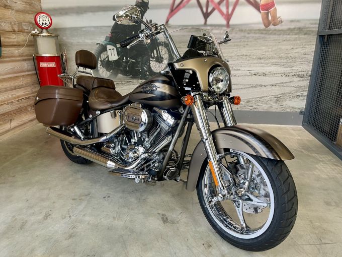 HARLEY-DAVIDSON SOFTAIL CONVERTIBLE 1800 CVO 4