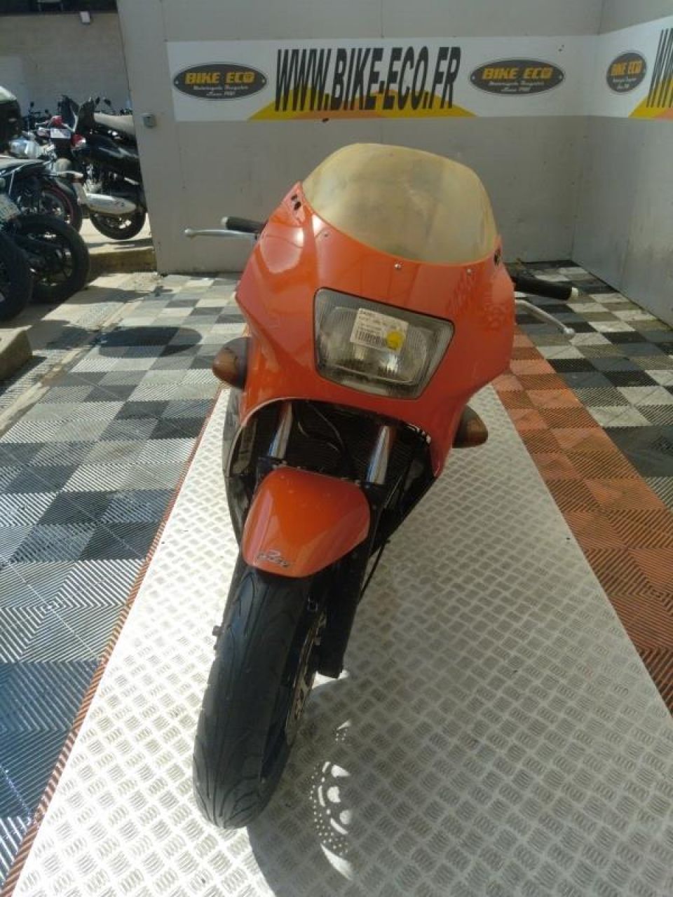 SUZUKI RGV 4
