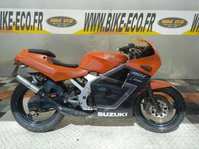 SUZUKI RGV 4