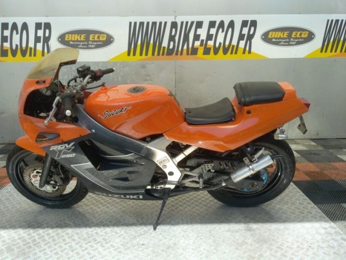 SUZUKI RGV 4