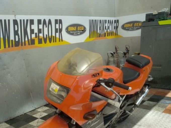 SUZUKI RGV 4