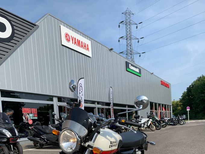 ROYAL ENFIELD INTERCEPTOR 4