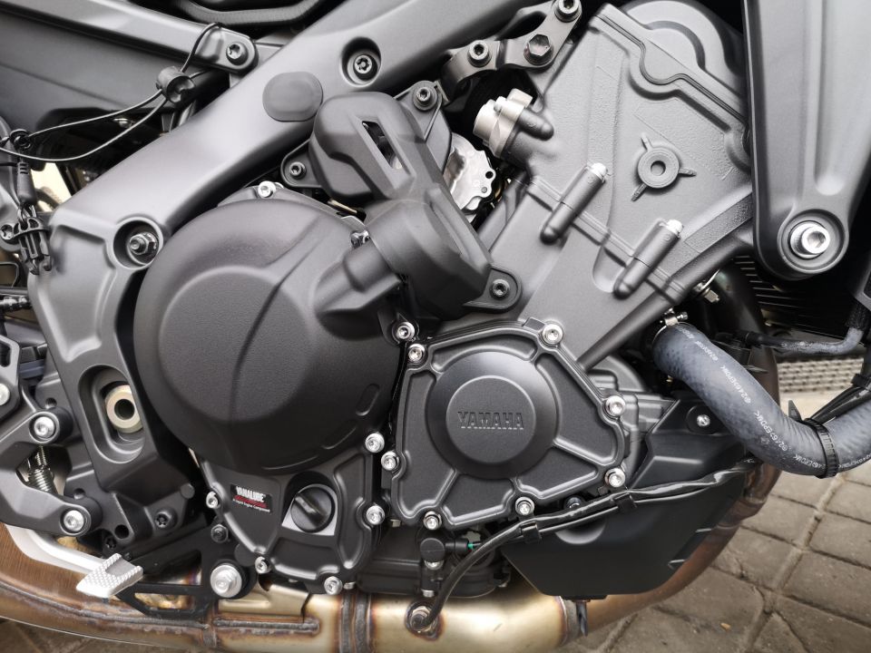 YAMAHA MT-09  Y-AMT 4