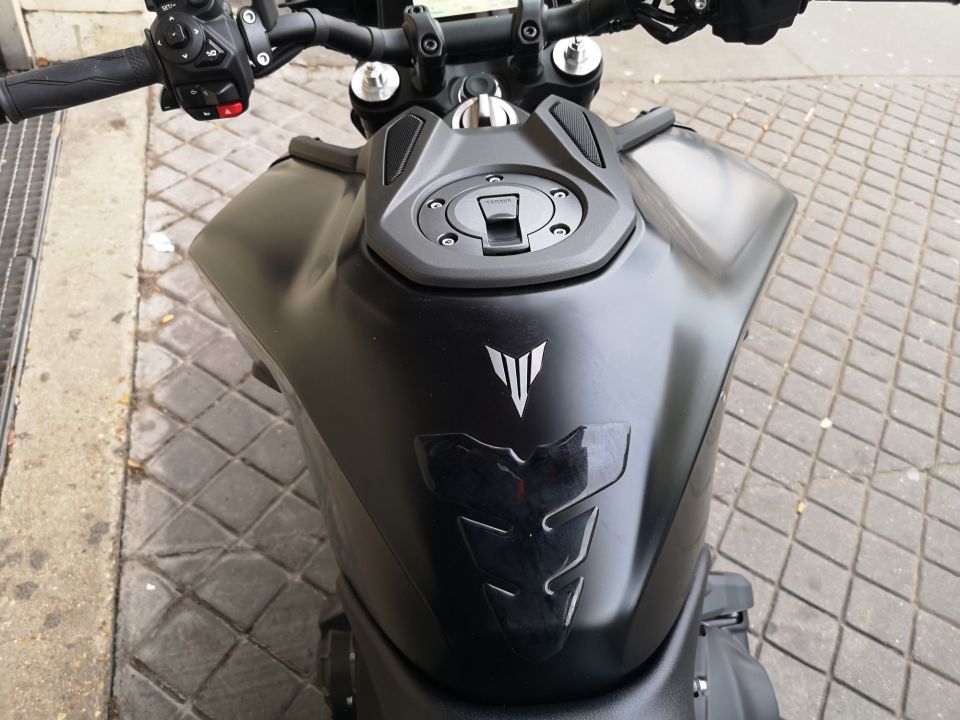 YAMAHA MT-09  Y-AMT 4