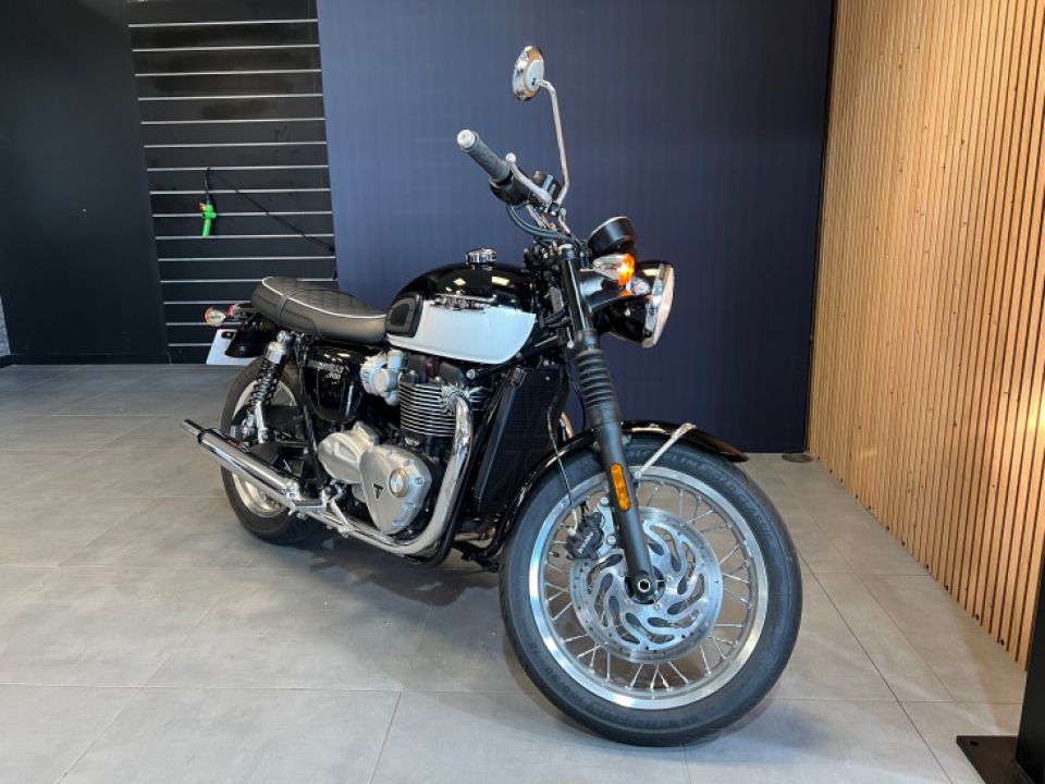TRIUMPH T120 1200 4