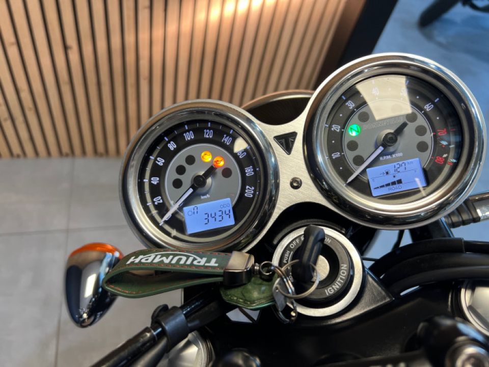 TRIUMPH T120 1200 4