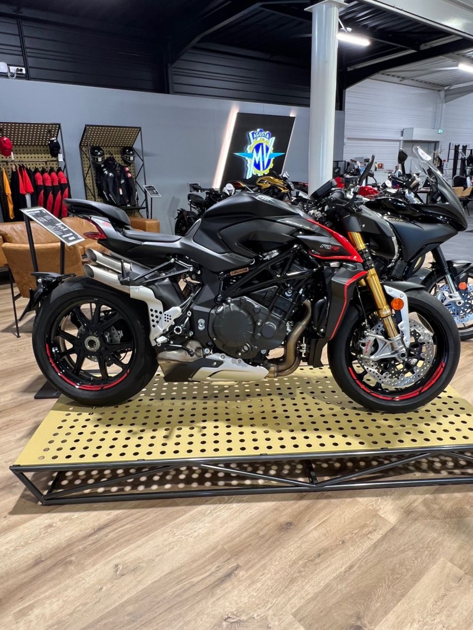 MV AGUSTA BRUTALE 1000 RR 4
