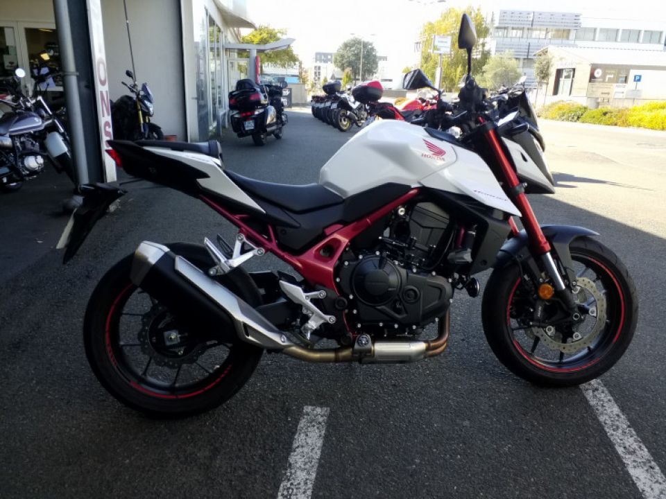 HONDA CB 750 HORNET 4