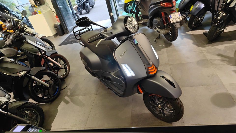 VESPA GTS SUPER SPORT 4