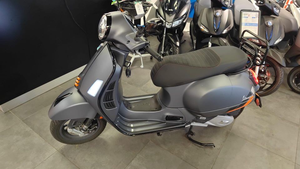 VESPA GTS SUPER SPORT 4