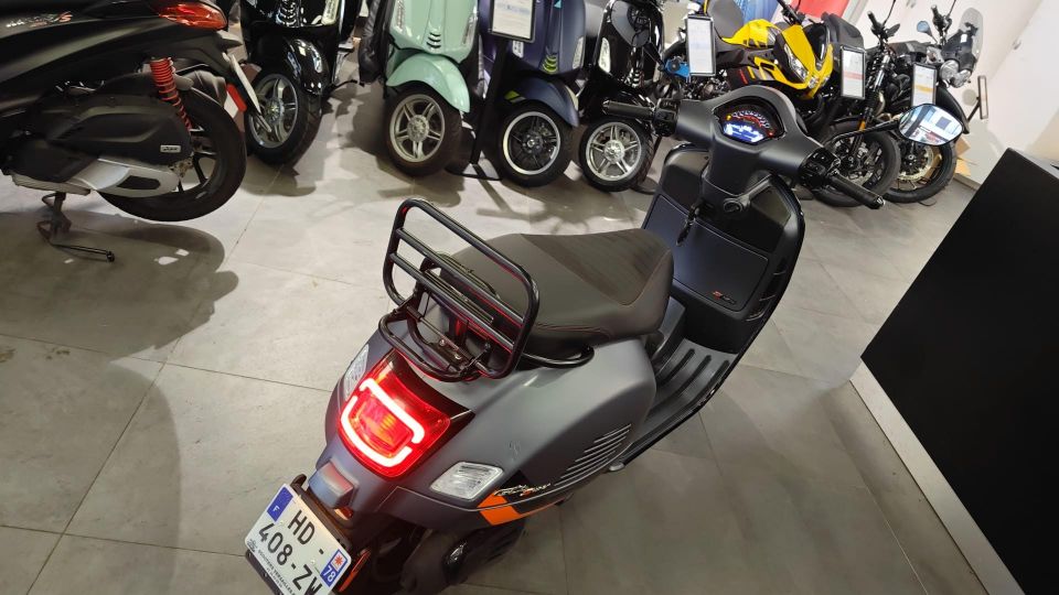VESPA GTS SUPER SPORT 4