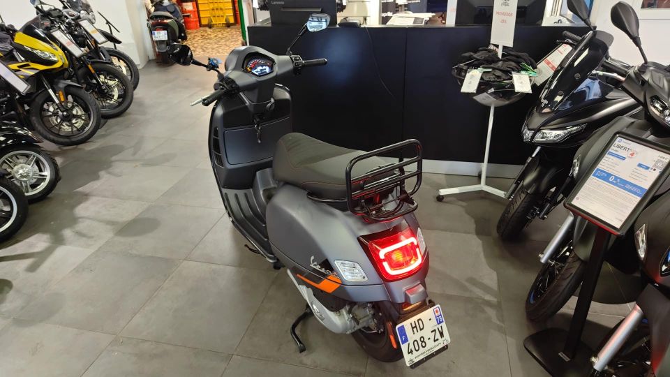 VESPA GTS SUPER SPORT 4