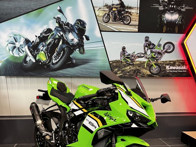 KAWASAKI ZX-6R 636 4