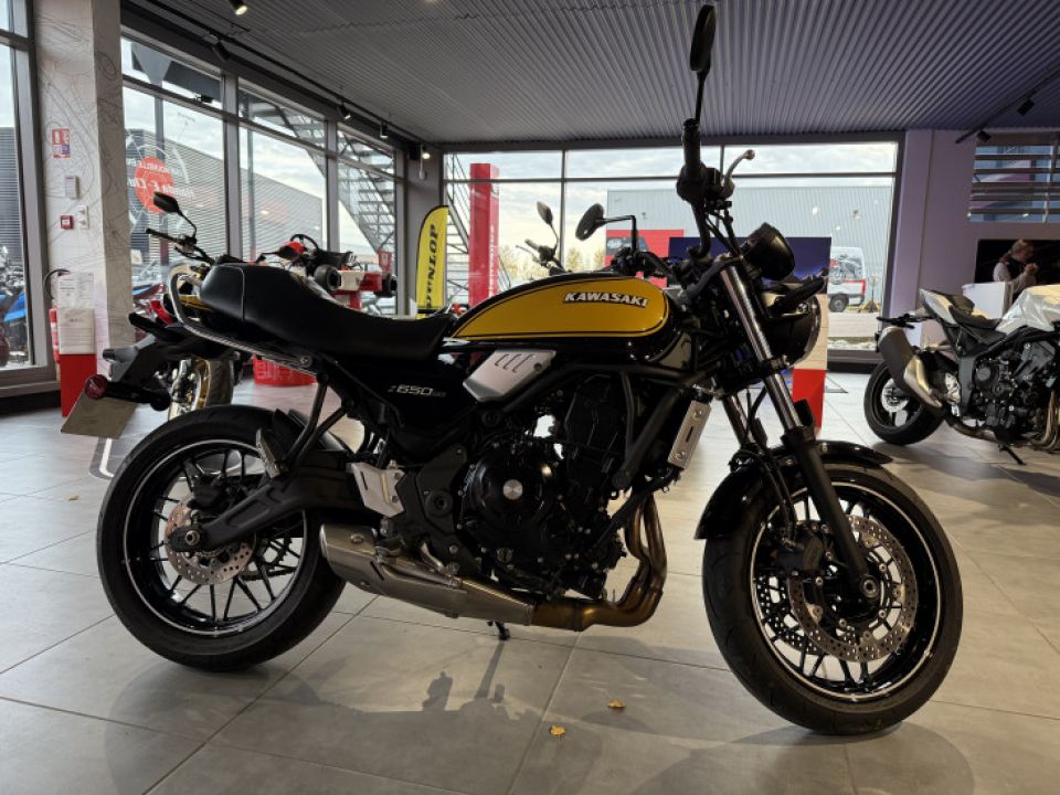 KAWASAKI Z 650 RS 4