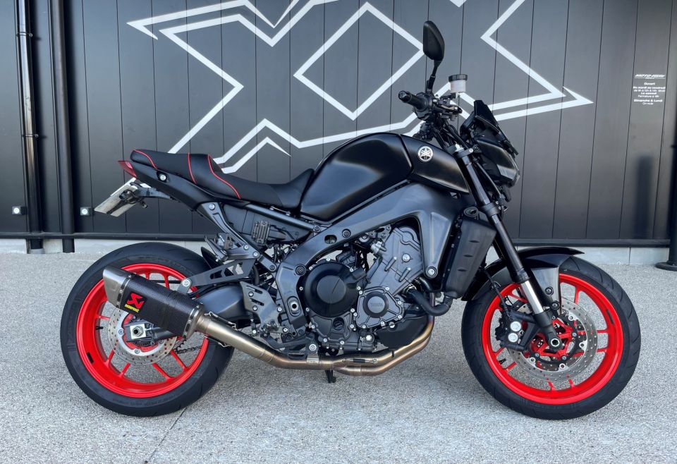 YAMAHA MT-09 4