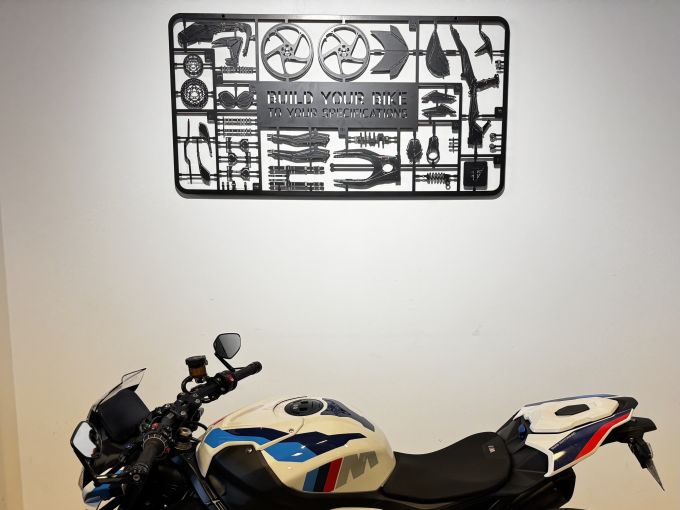 BMW M 1000R 4