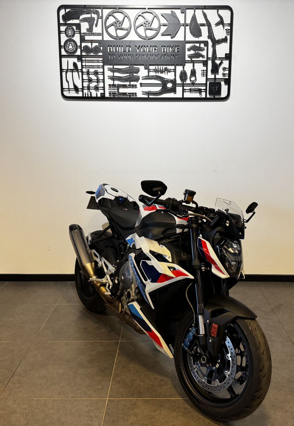 BMW M 1000R 4