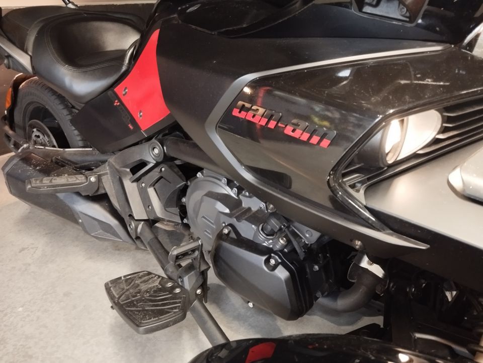 CAN-AM SPYDER F3-S 4