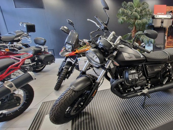 MOTO GUZZI V9 BOBBER 4