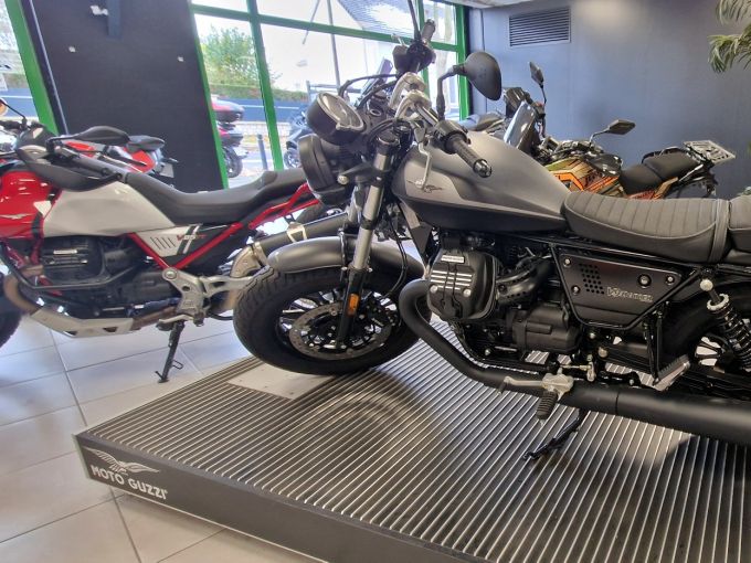 MOTO GUZZI V9 BOBBER 4