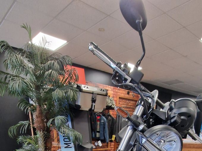 MOTO GUZZI V9 BOBBER 4