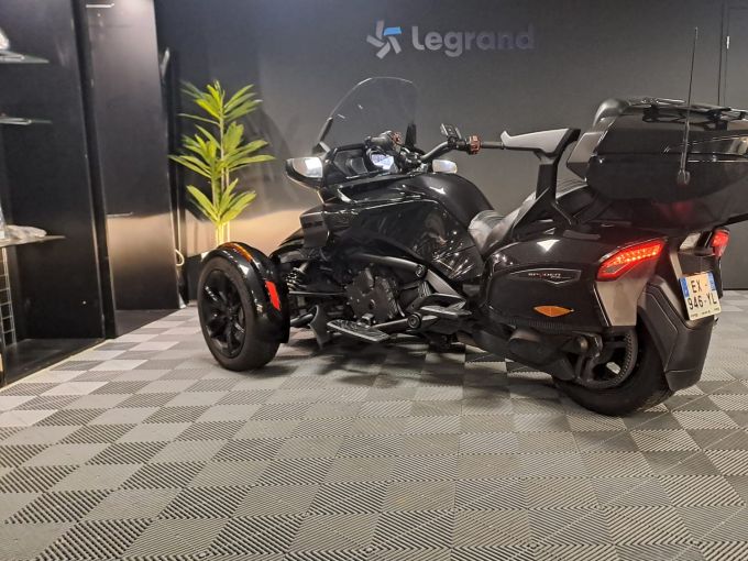 CAN-AM SPYDER F3 4