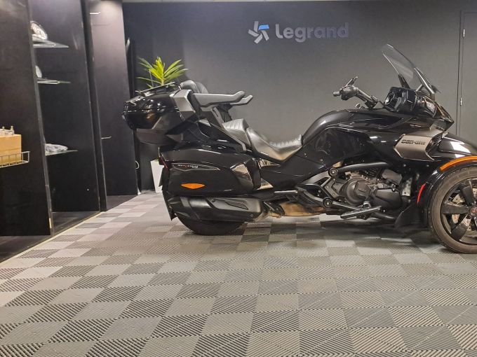 CAN-AM SPYDER F3 4