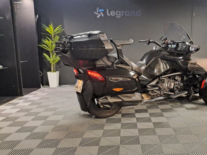 CAN-AM SPYDER F3 4