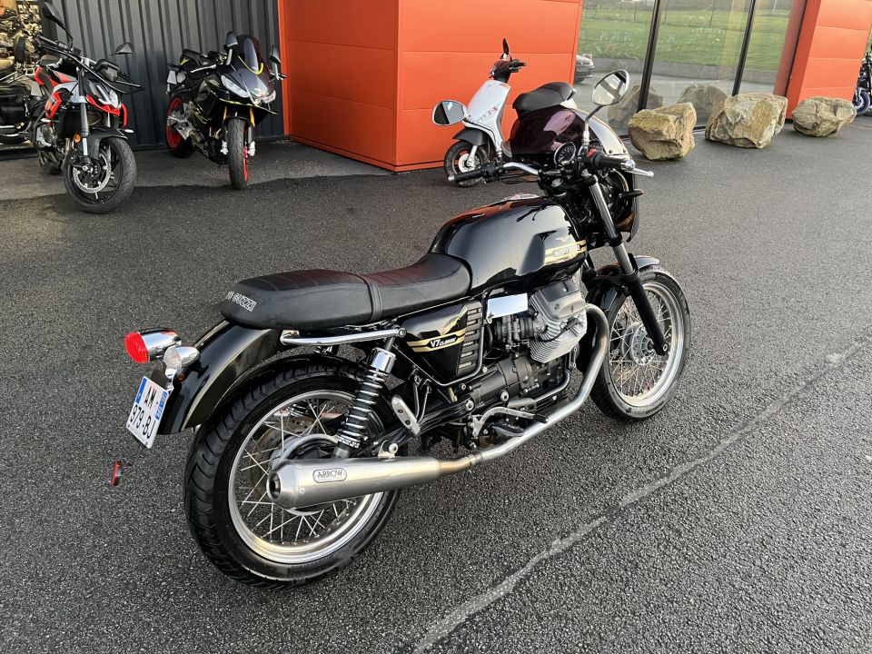 MOTO GUZZI V7 4
