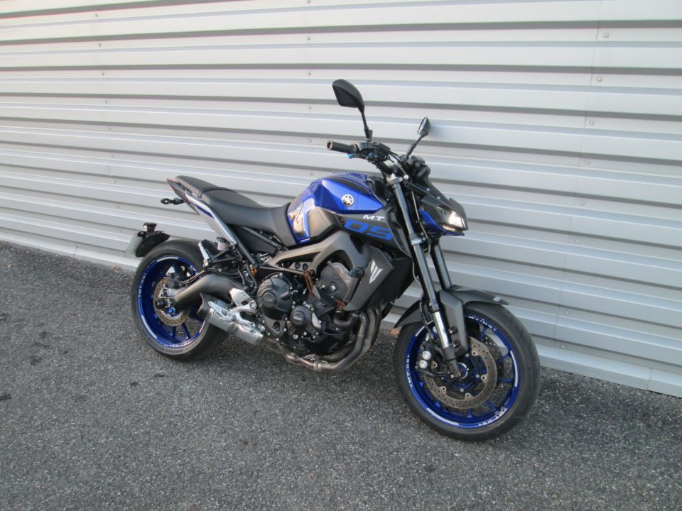 YAMAHA MT-09 4