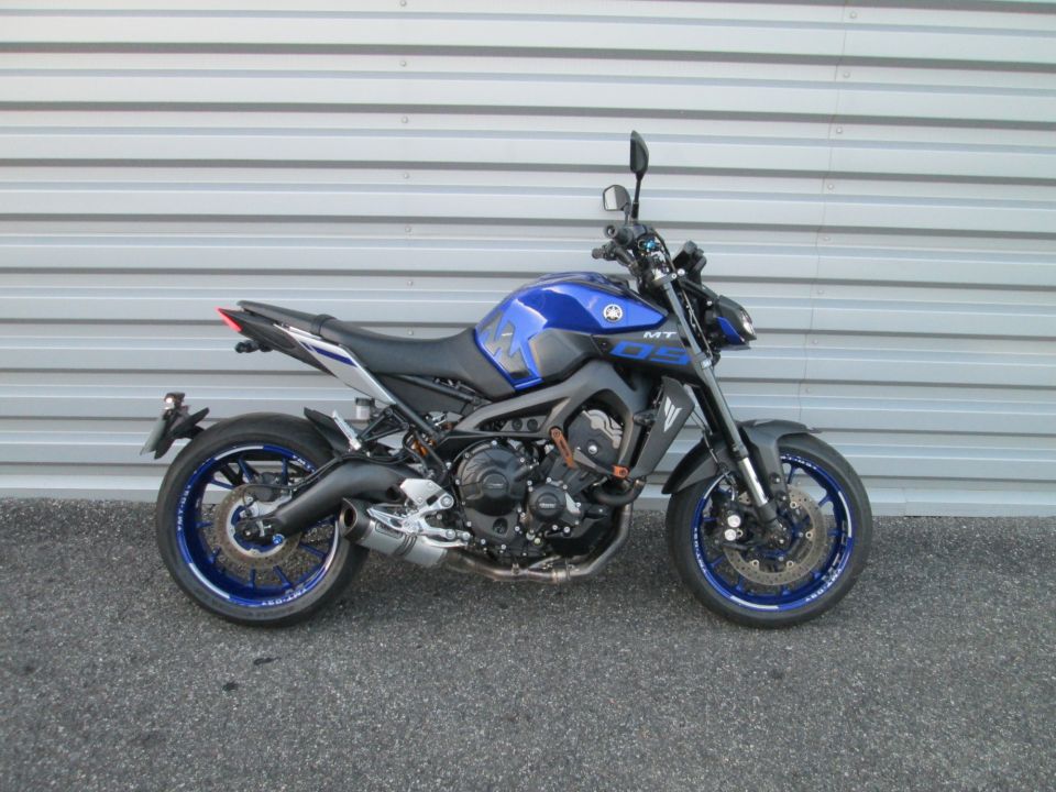 YAMAHA MT-09 4