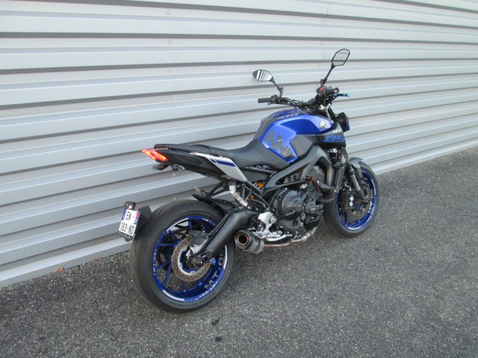 YAMAHA MT-09 4