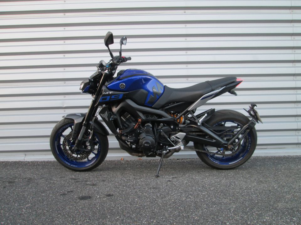 YAMAHA MT-09 4