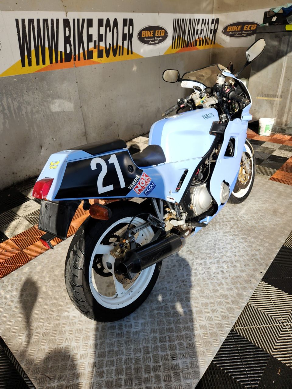 YAMAHA FZR 250 4