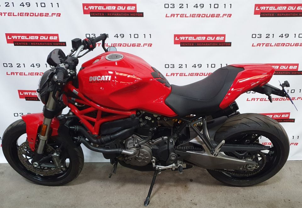 DUCATI MONSTER 821 4