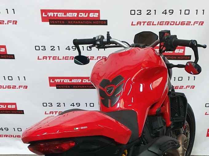 DUCATI MONSTER 821 4