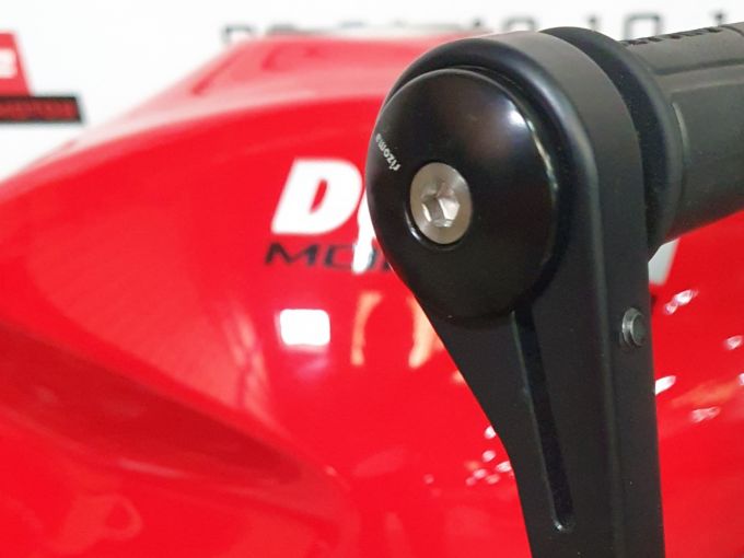 DUCATI MONSTER 821 4