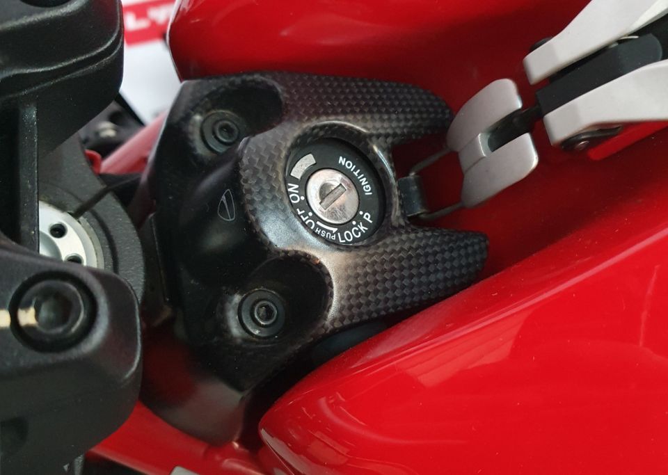 DUCATI MONSTER 821 4