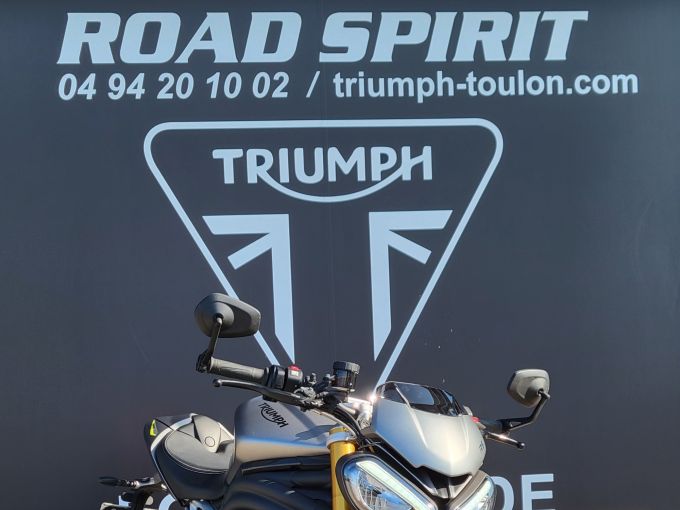 TRIUMPH SPEED TRIPLE 1200 RS 4