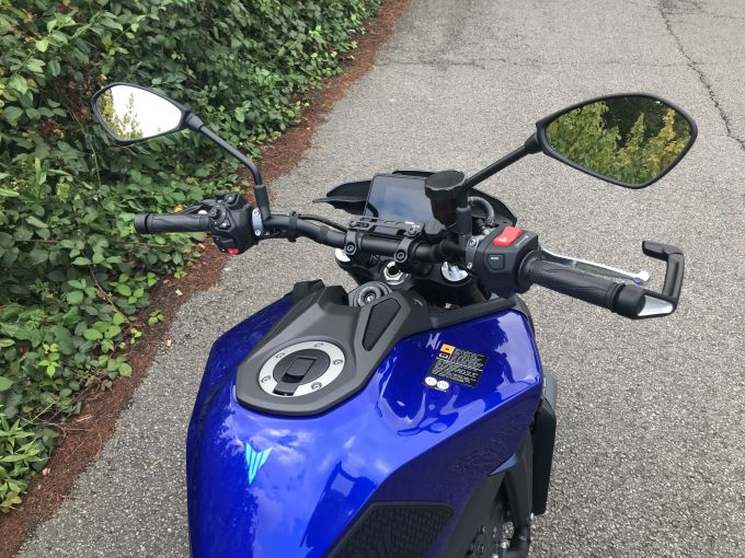 YAMAHA MT-09 4