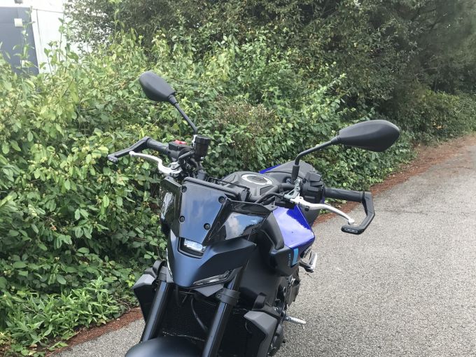 YAMAHA MT-09 4