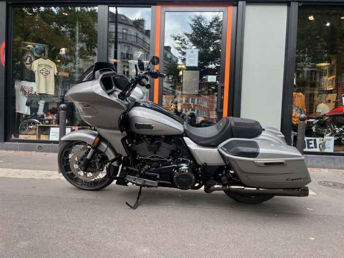 HARLEY-DAVIDSON TOURING ROAD GLIDE 1977 CVO 4