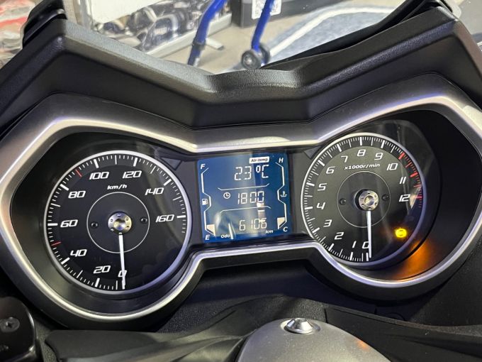 YAMAHA X-MAX 125 4