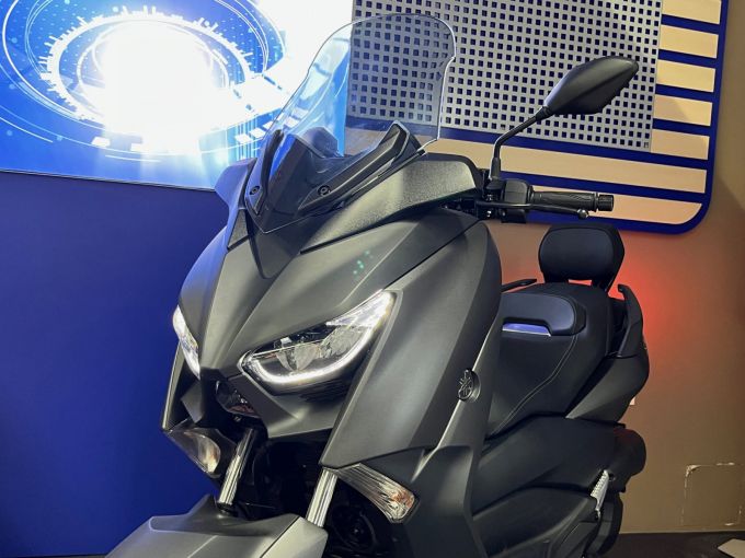 YAMAHA X-MAX 125 4