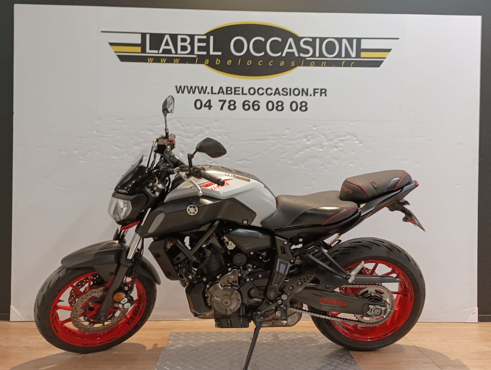 YAMAHA MT 07 4