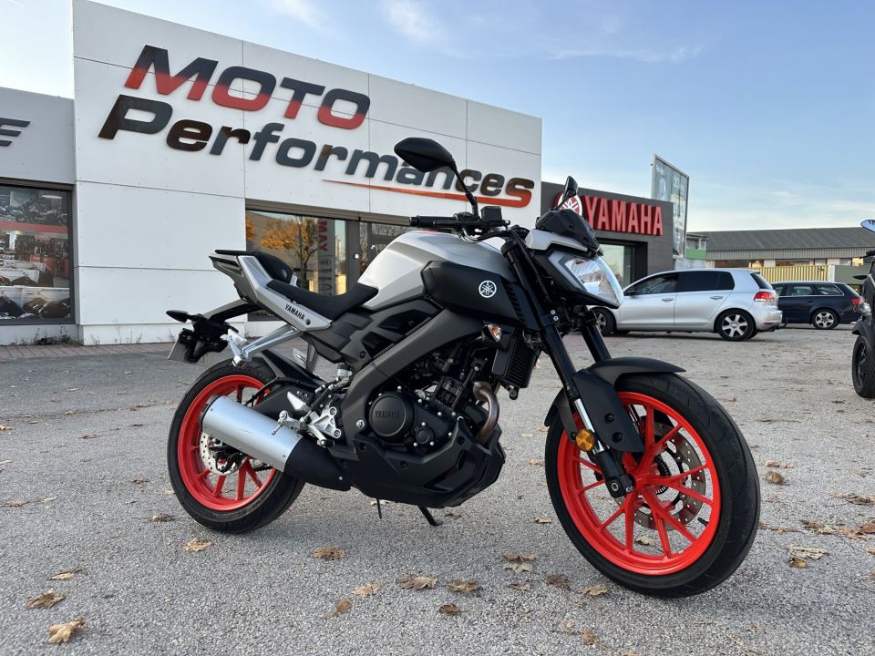 YAMAHA MT-125 4