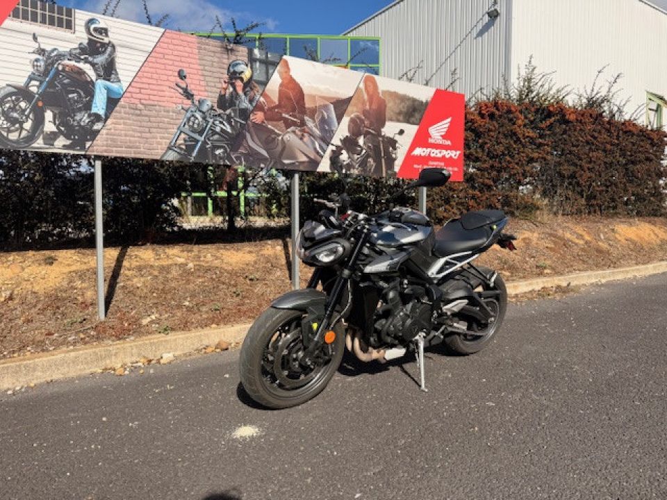 TRIUMPH STREET TRIPLE 765 R 4